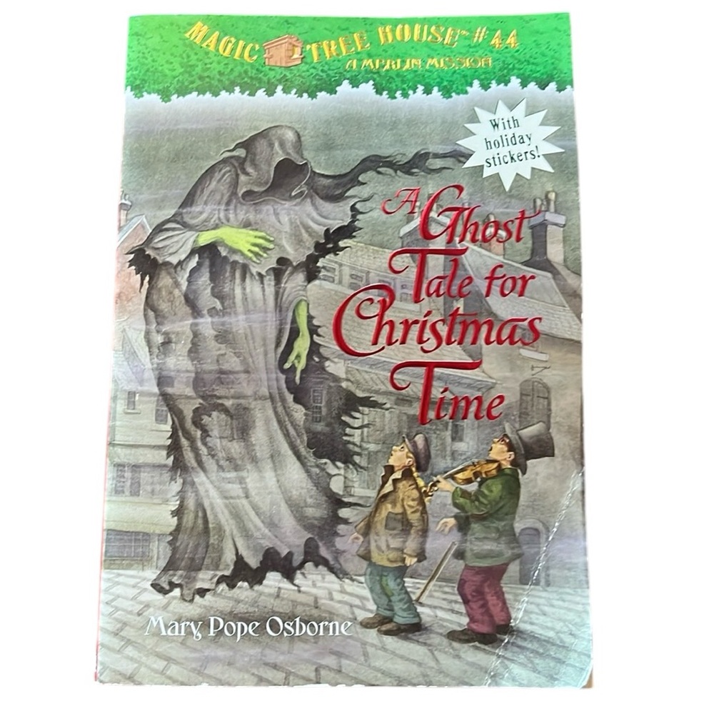 Paperback Magic Tree House #44 A Ghost Tale for Christmas Time